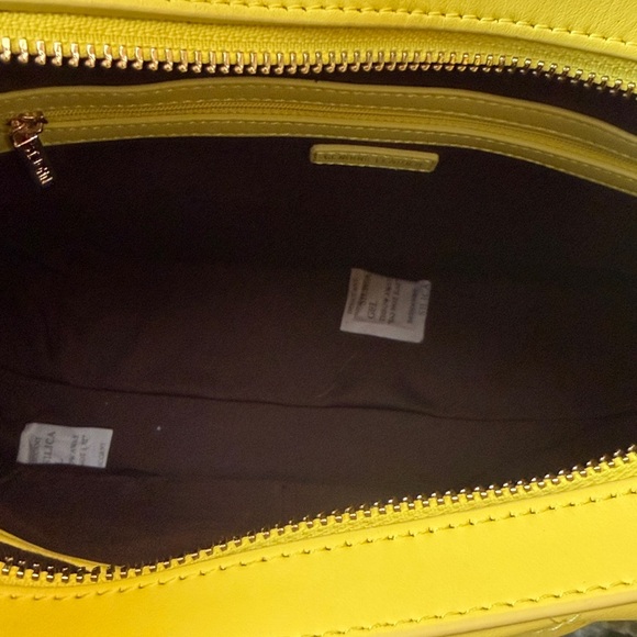 NWT St. John leather Yellow Quilted Shoulder Bag - Picture 6 of 10